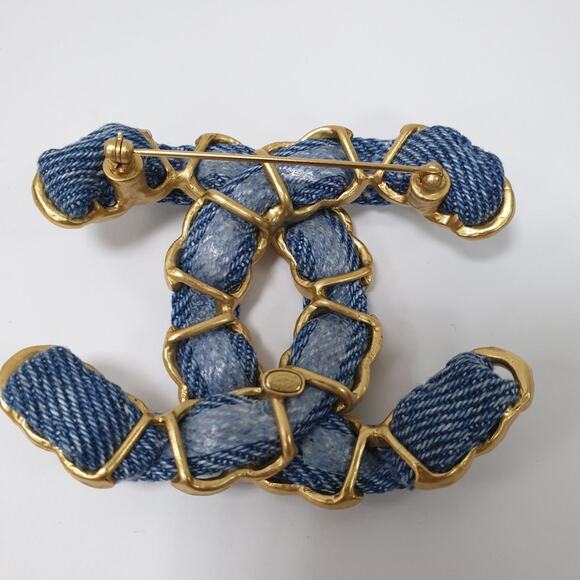 Chanel CC Denim Gold-Tone Chain Detail Brooch - Picture 3 of 6